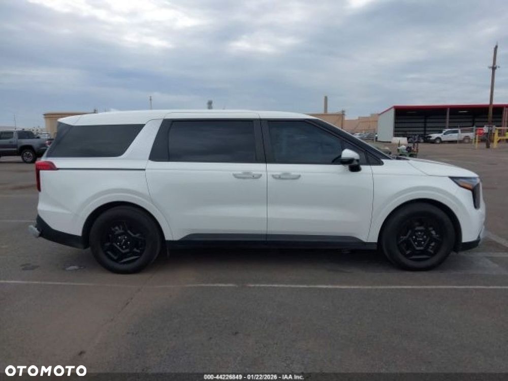 Kia Carnival - 5