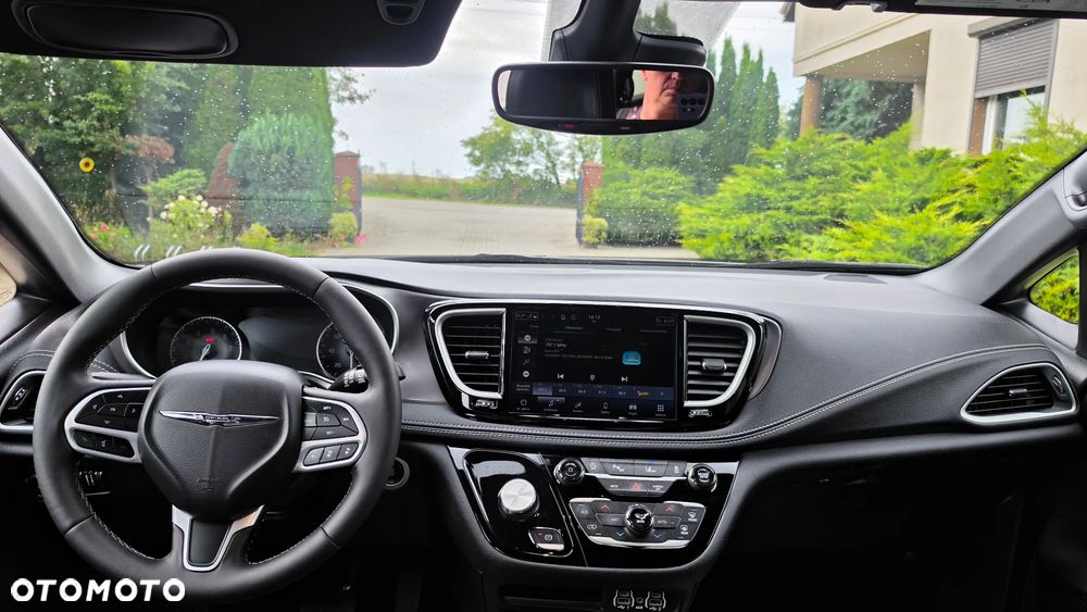 Chrysler Pacifica - 16