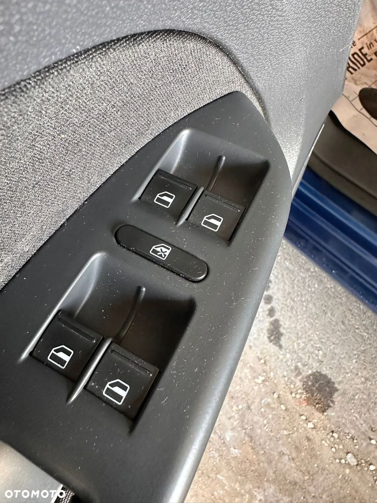 Volkswagen Touran 1.9 TDI Highline DSG - 14