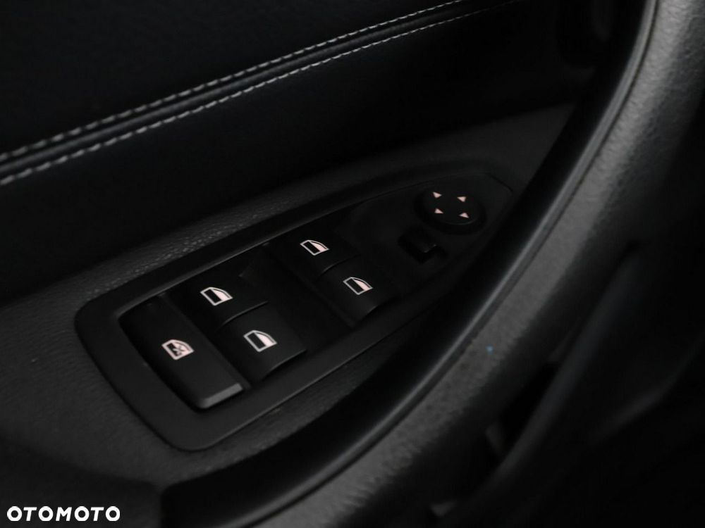 BMW X1 sDrive20i xLine - 34