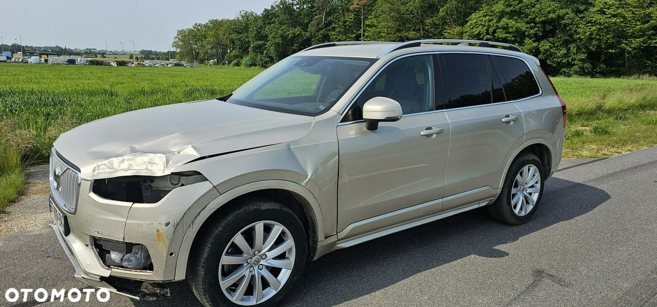 Volvo XC 90 - 9