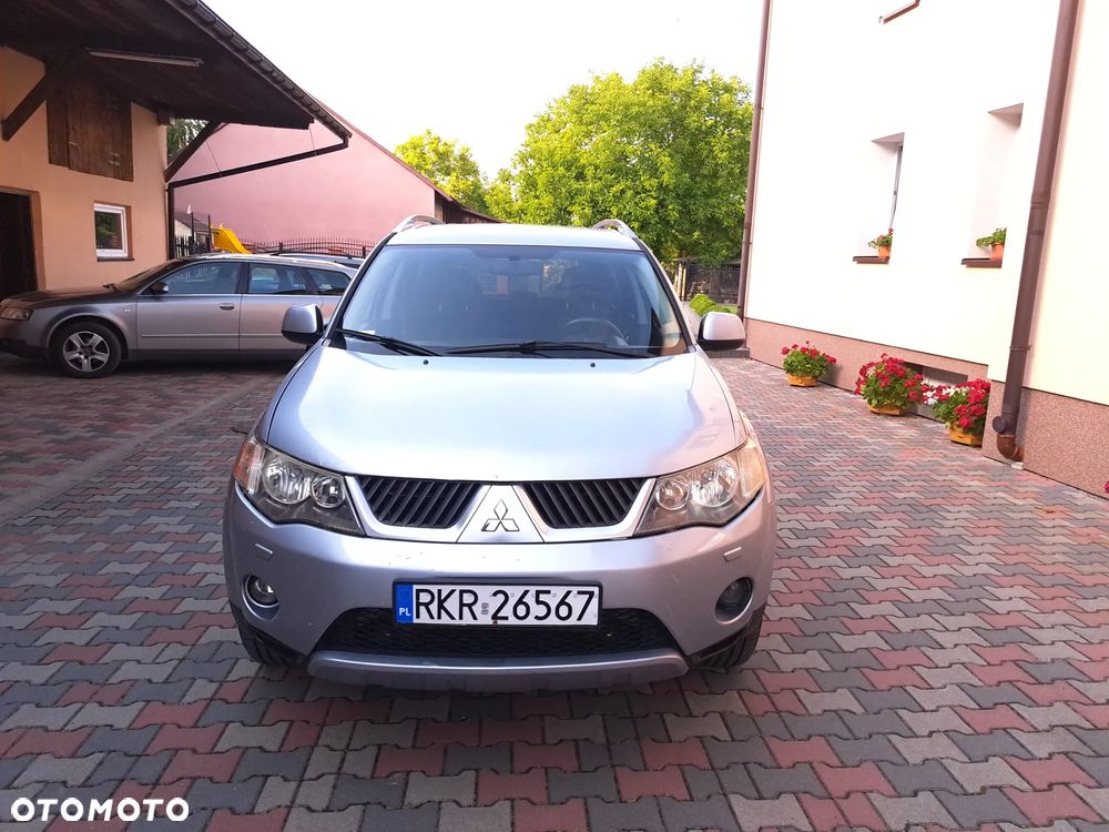 Mitsubishi Outlander 2.0 DID Instyle - 3