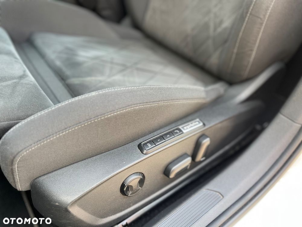 Volkswagen Golf 1.5 TSI EVO Style - 21
