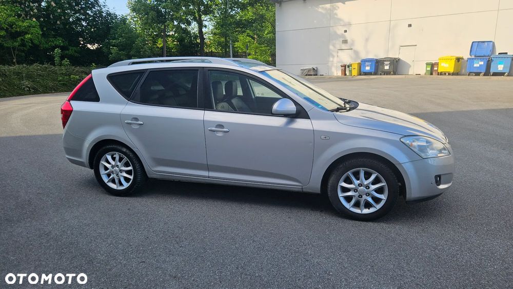 Kia Ceed - 11
