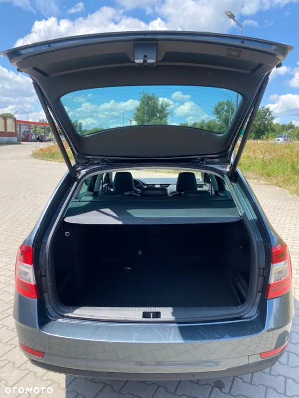 Skoda Octavia Combi 2.0 TDI DSG Exclusive - 8