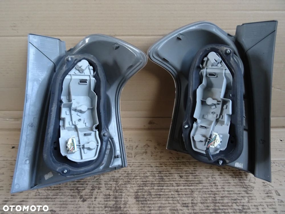 Lampa tył lewa prawa Toyota Corolla Verso II - 4