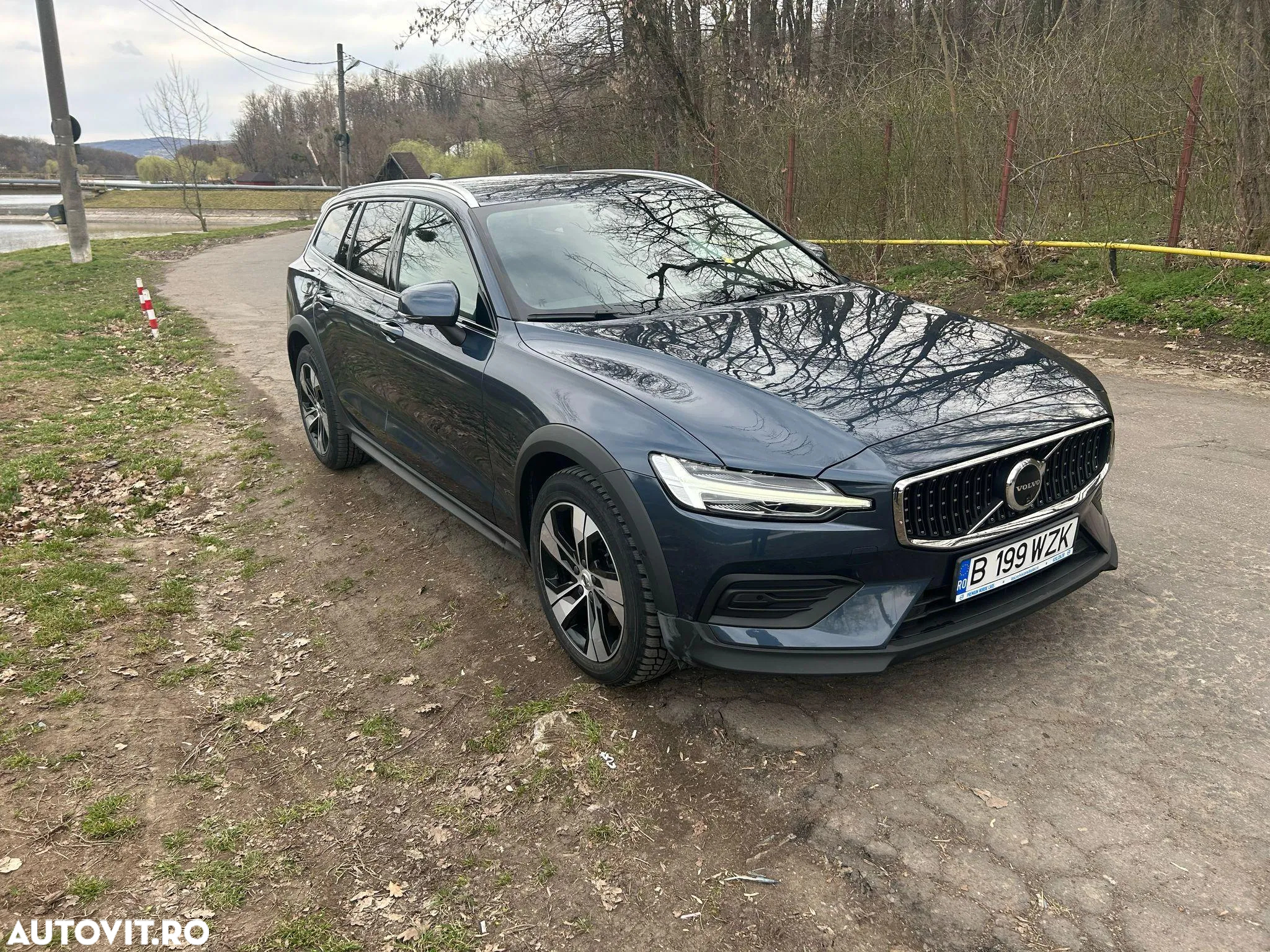 Volvo V60 B4 MHEV AT AWD Plus Bright - 5