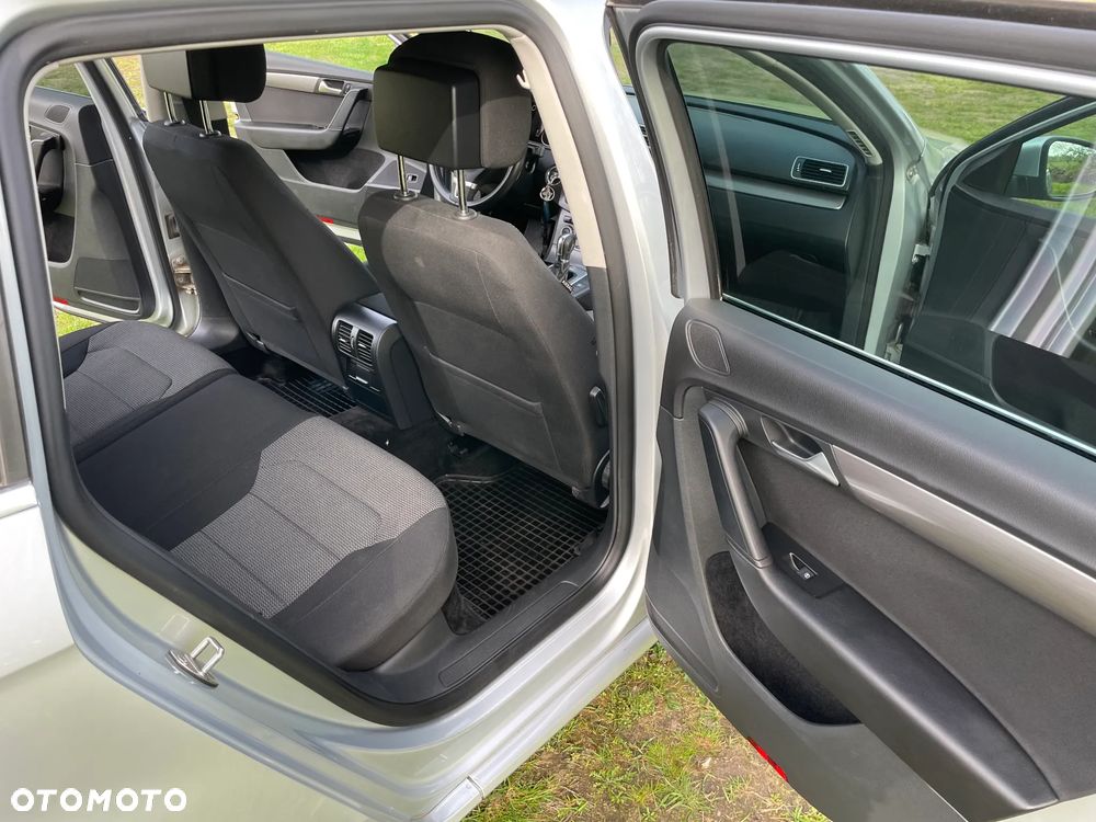 Volkswagen Passat 2.0 TDI DSG Highline - 9