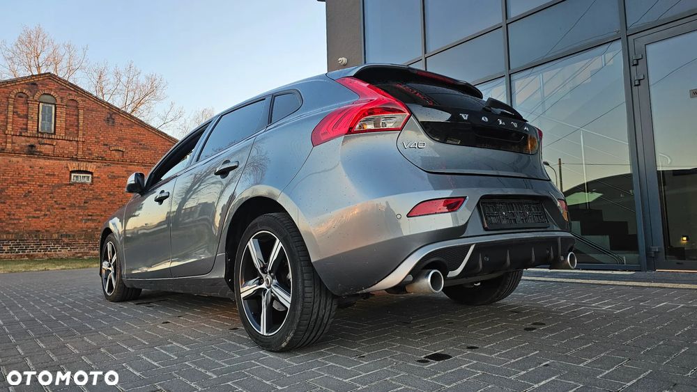 Volvo V40 D2 Drive-E R-Design Momentum - 16