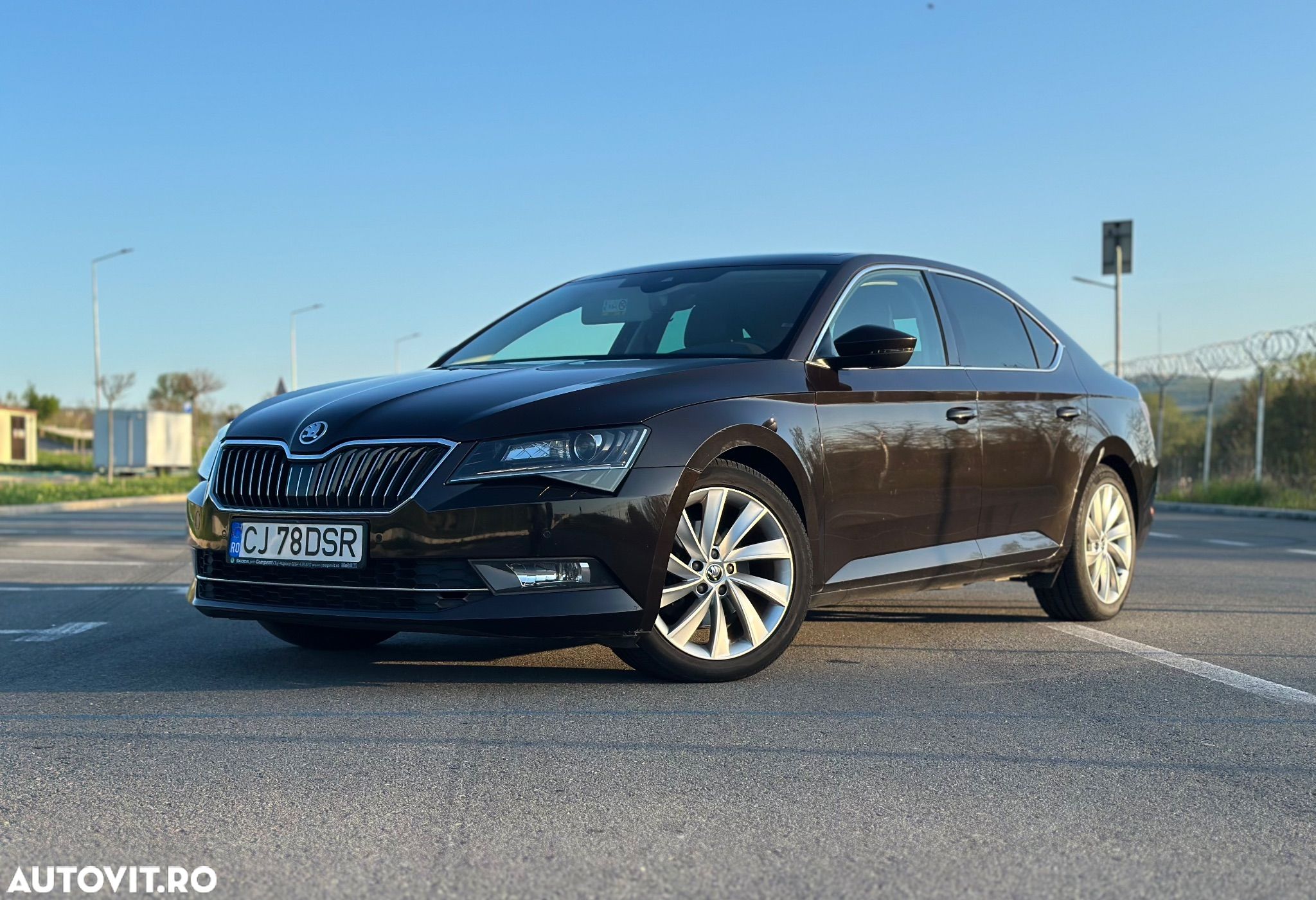 Skoda Superb 2.0 TDI DSG 4X4 Ambition - 1
