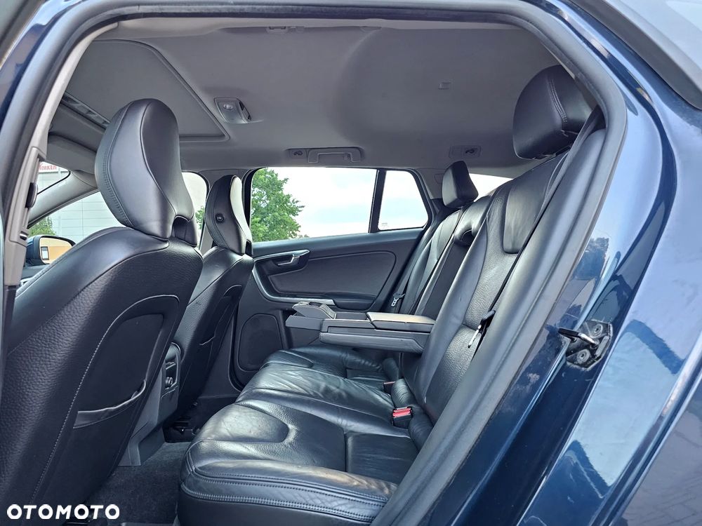 Volvo V60 D5 Geartronic Summum - 15