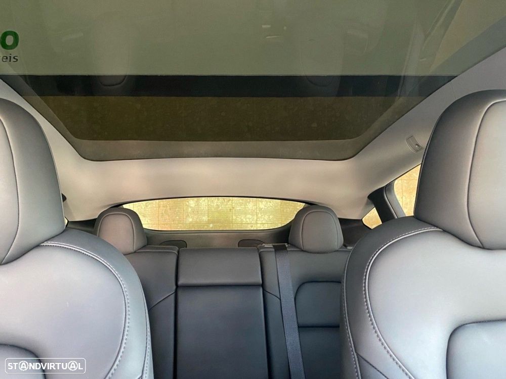 Tesla Model Y Standard RWD - 7