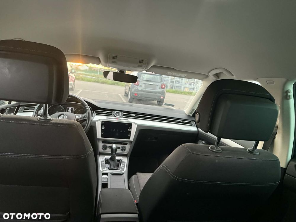 Volkswagen Passat 2.0 TDI SCR DSG Comfortline - 12