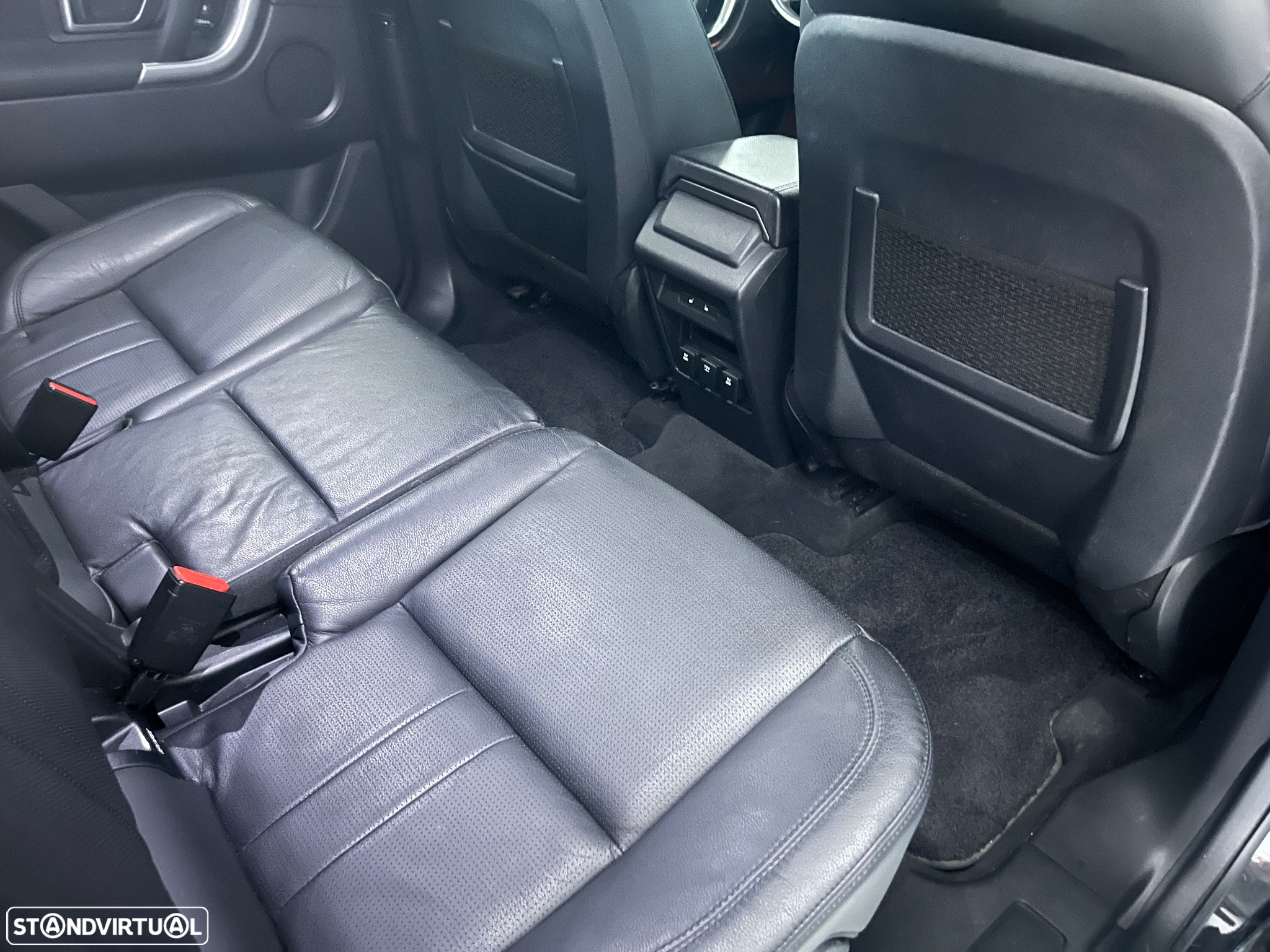 Land Rover Discovery Sport 2.0 TD4 HSE Luxury 7L Auto - 9