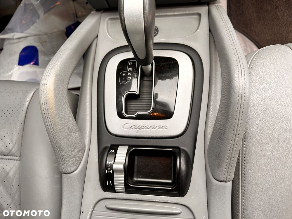 Porsche Cayenne Standard - 16