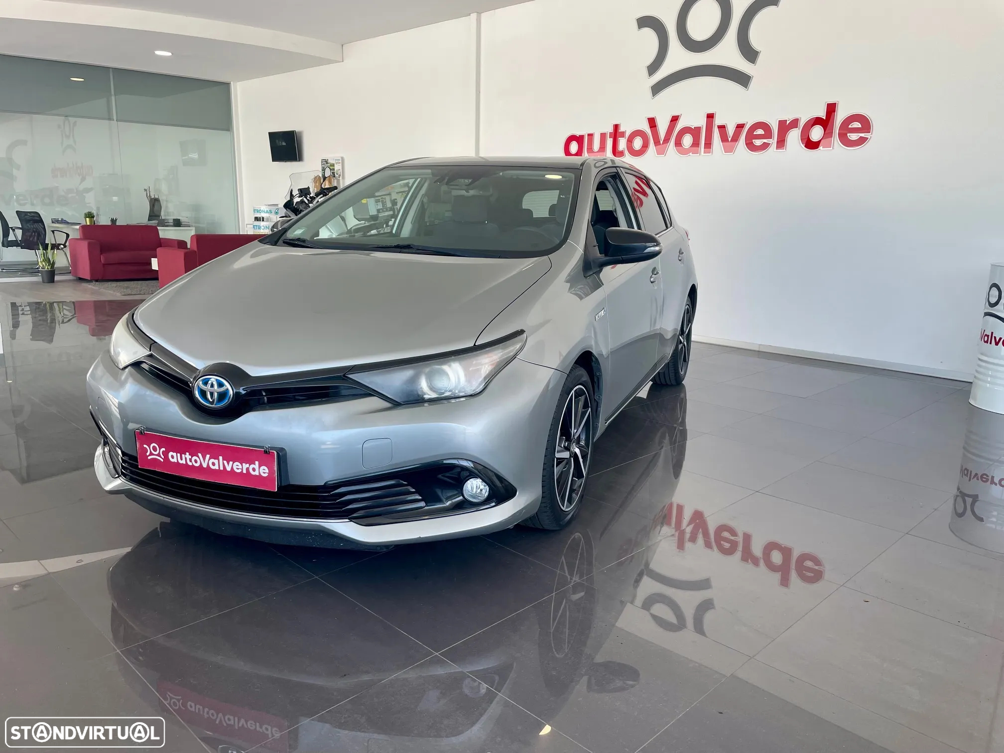 Toyota Auris 1.8 HSD Comfort +P.Sport+Navi - 2