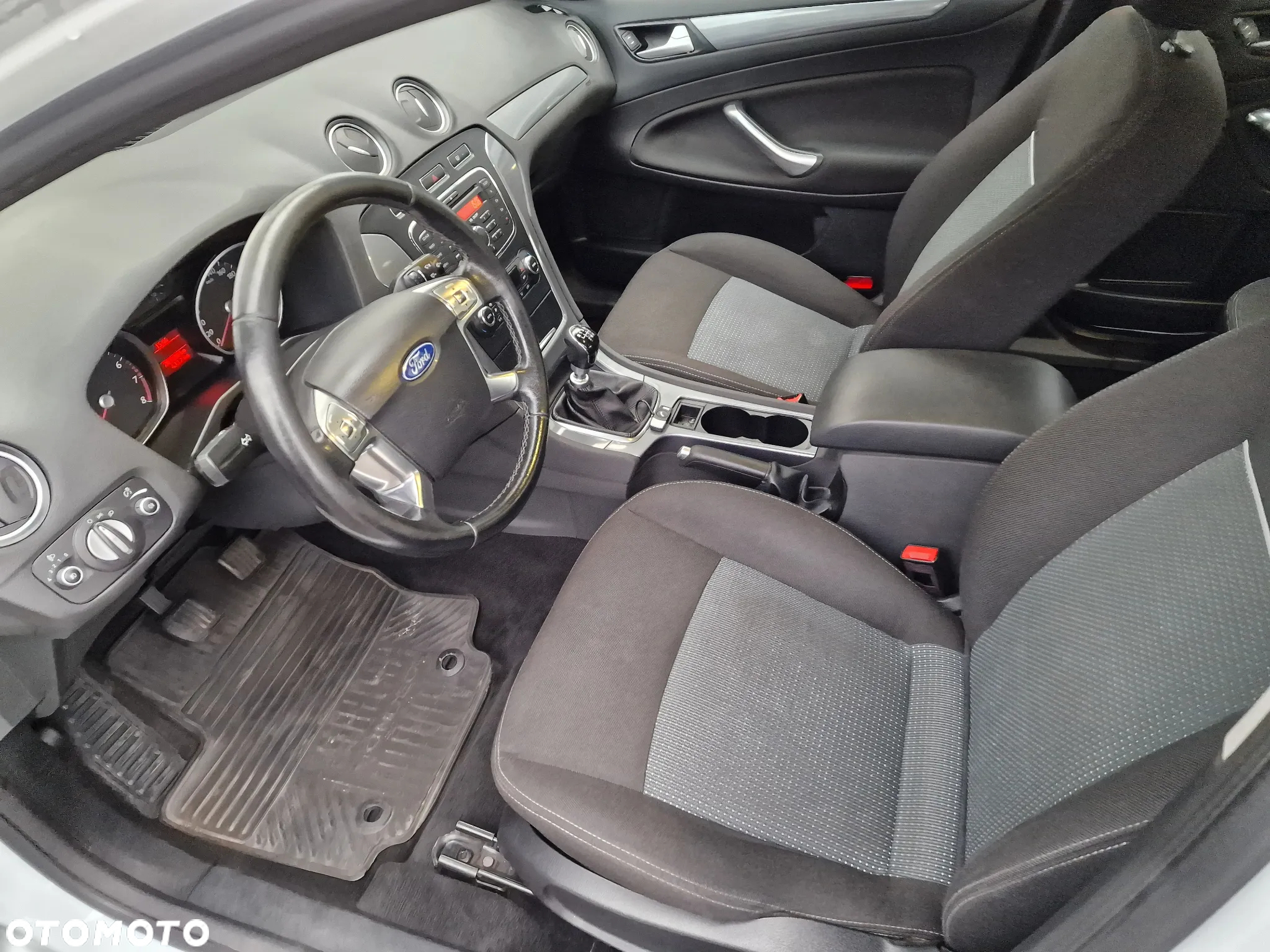 Ford Mondeo 1.6 T Ambiente - 11
