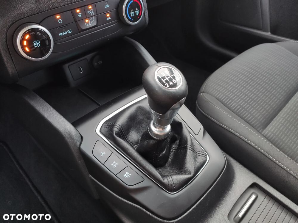 Ford Focus 1.0 EcoBoost Trend Edition - 32