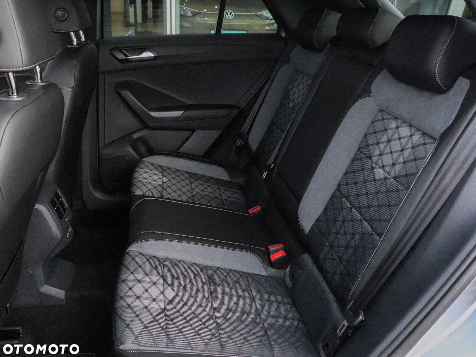 Volkswagen T-Roc - 11