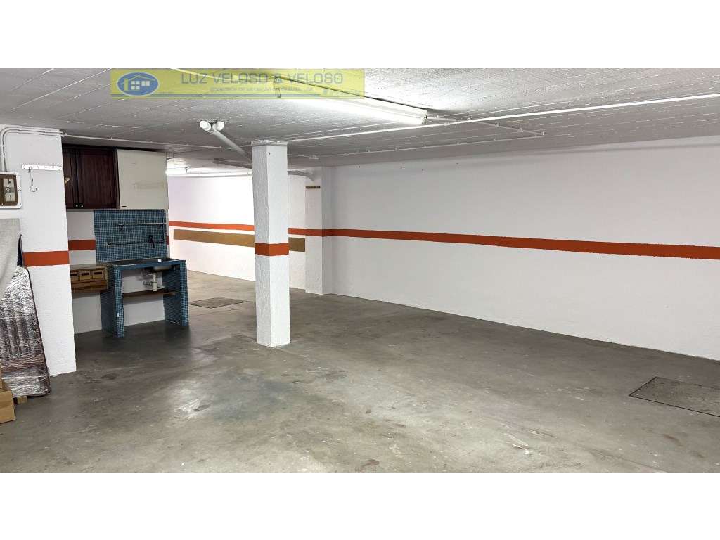 Garagem em Tercena, 76m2 com Wc e saída direta para a rua - Grande imagem: 2/11