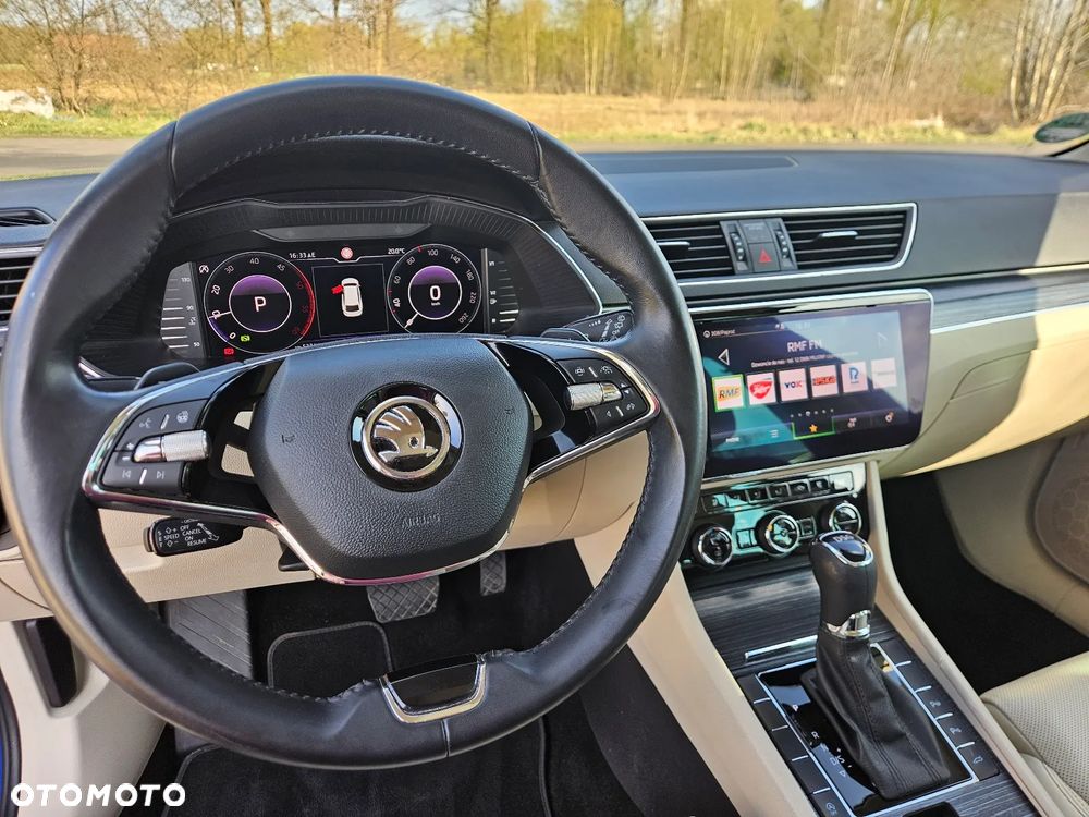 Skoda Superb 2.0 TDI DSG Premium Edition - 35