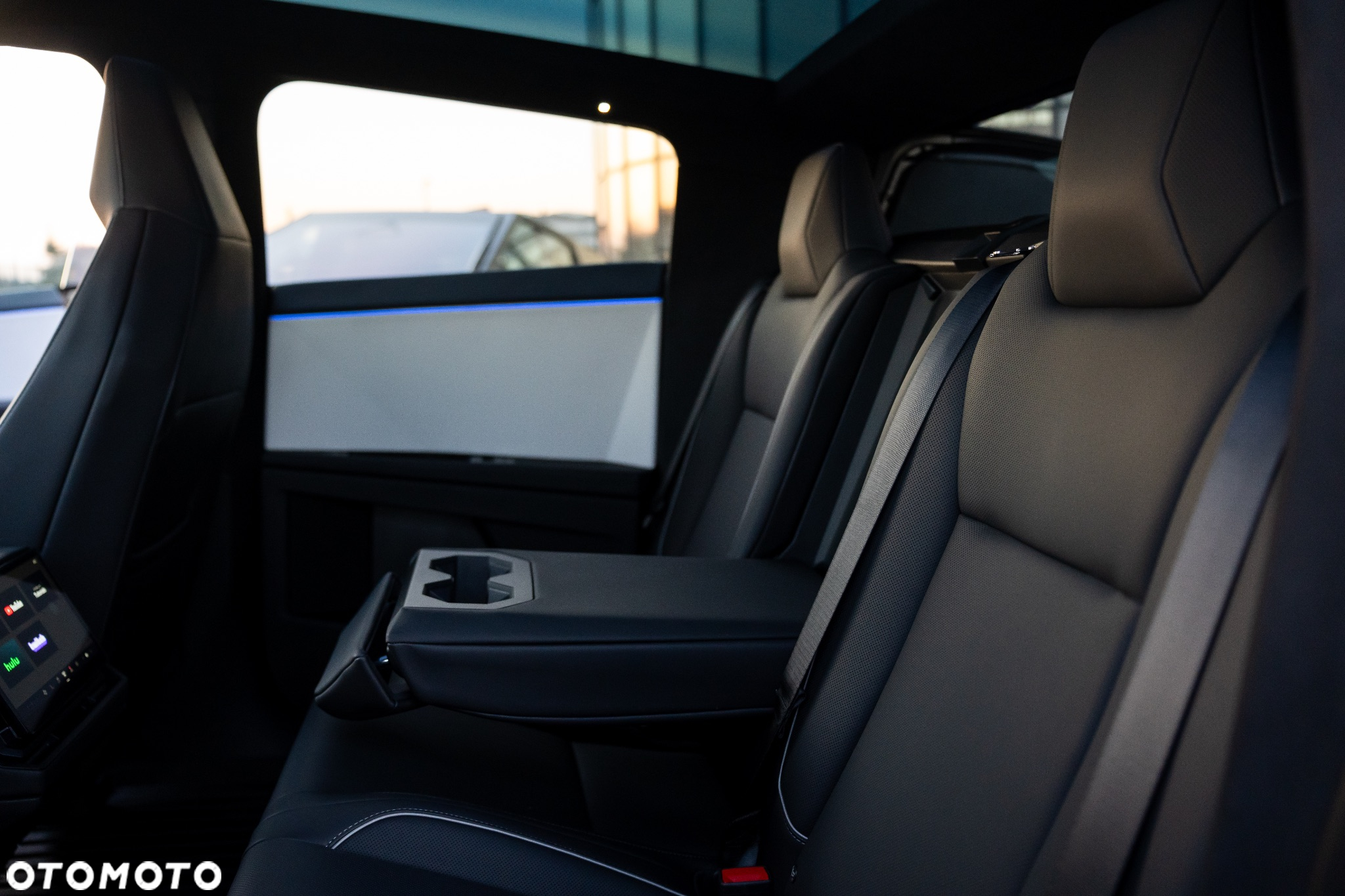 Tesla Cybertruck - 34
