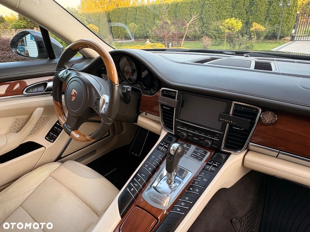 Porsche Panamera 4S Executive - 27