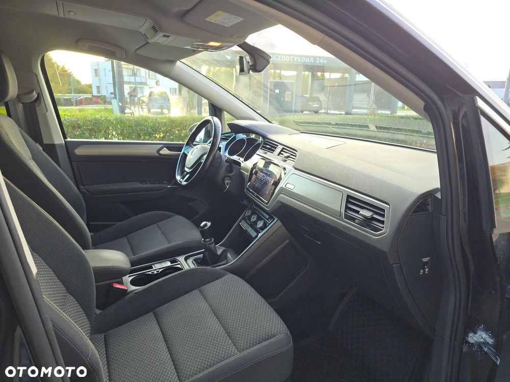 Volkswagen Touran - 17