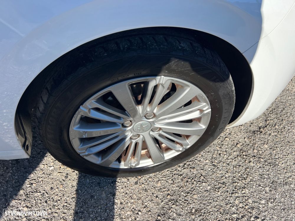Peugeot 208 1.2 PureTech Style - 32