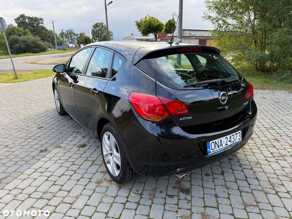 Opel Astra IV 1.4 T Cosmo - 4
