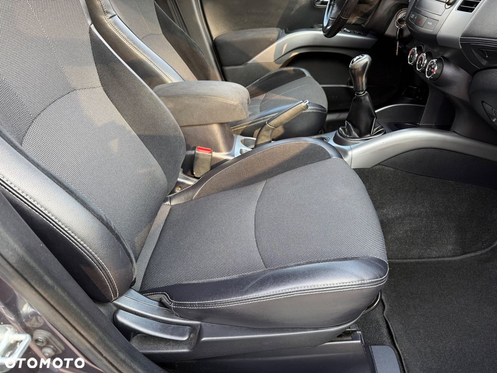 Mitsubishi Outlander 2.0 2WD Invite - 30