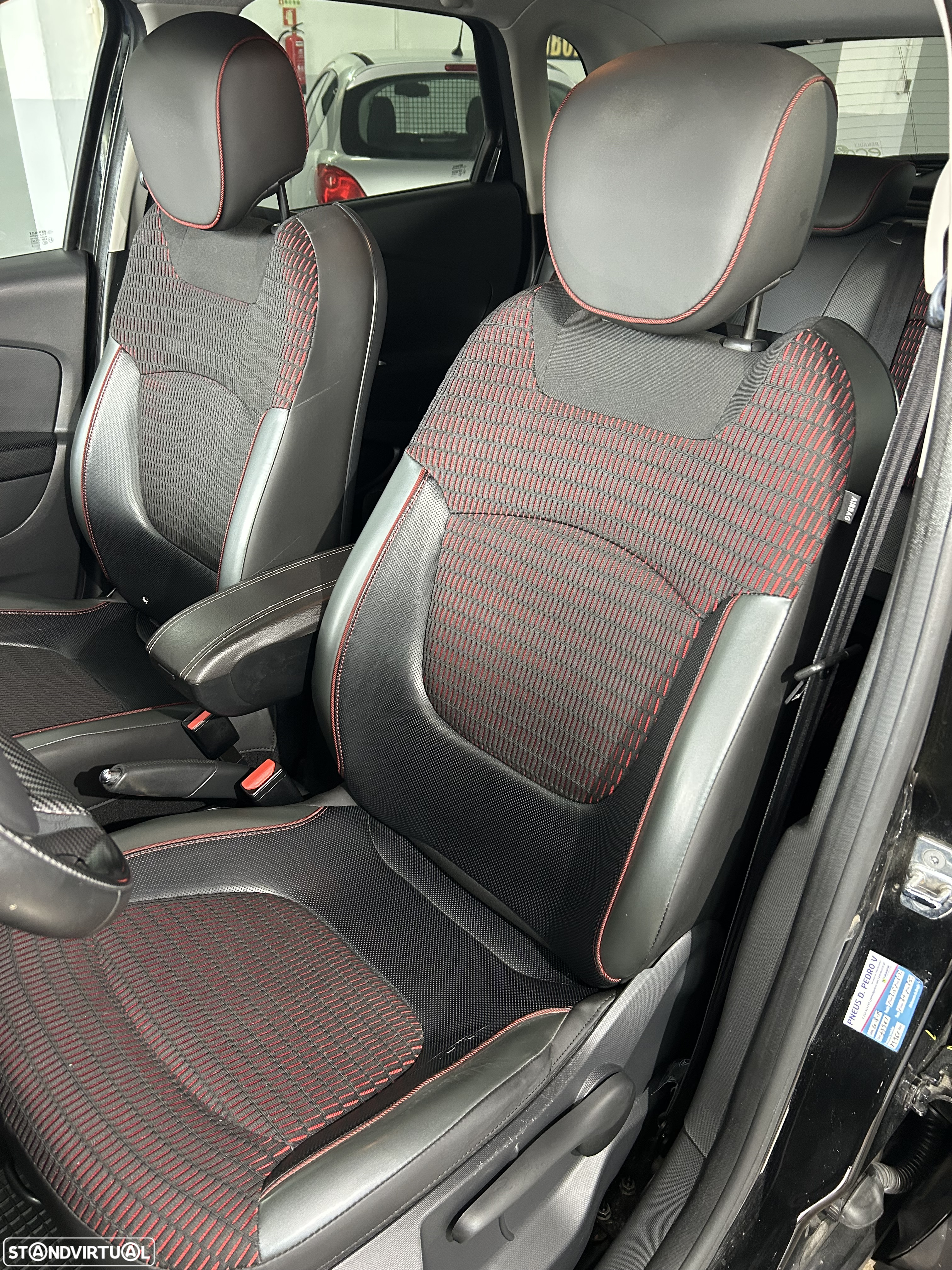 Renault Captur 1.5 dCi Helly Hansen - 11