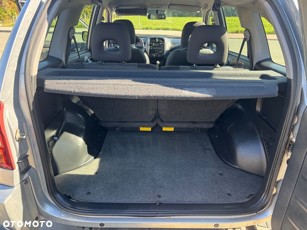 Toyota RAV4 D-4D 4x4 Sol - 25