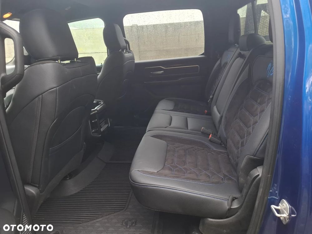 RAM 1500 - 12
