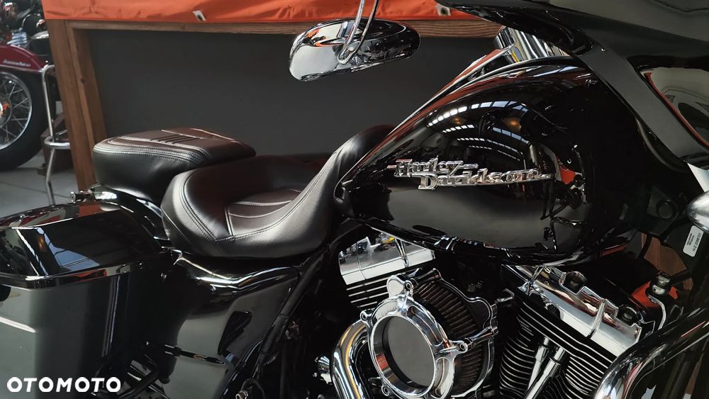 Harley-Davidson Touring Street Glide - 16