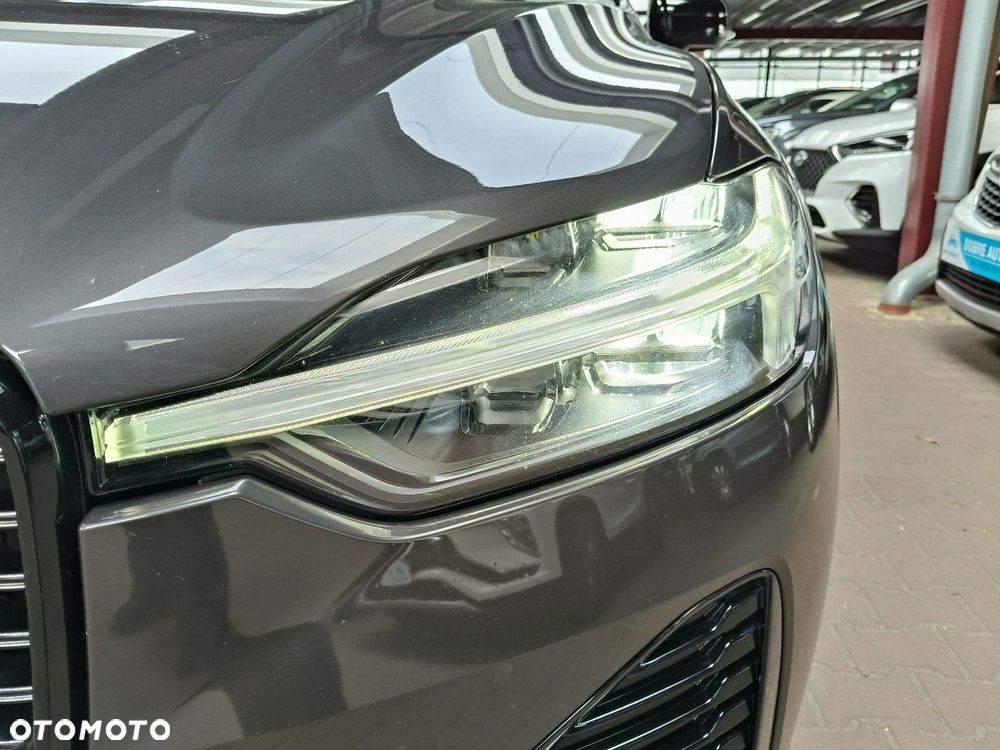 Volvo XC 60 T6 AWD Plug-In Hybrid R-Design - 8