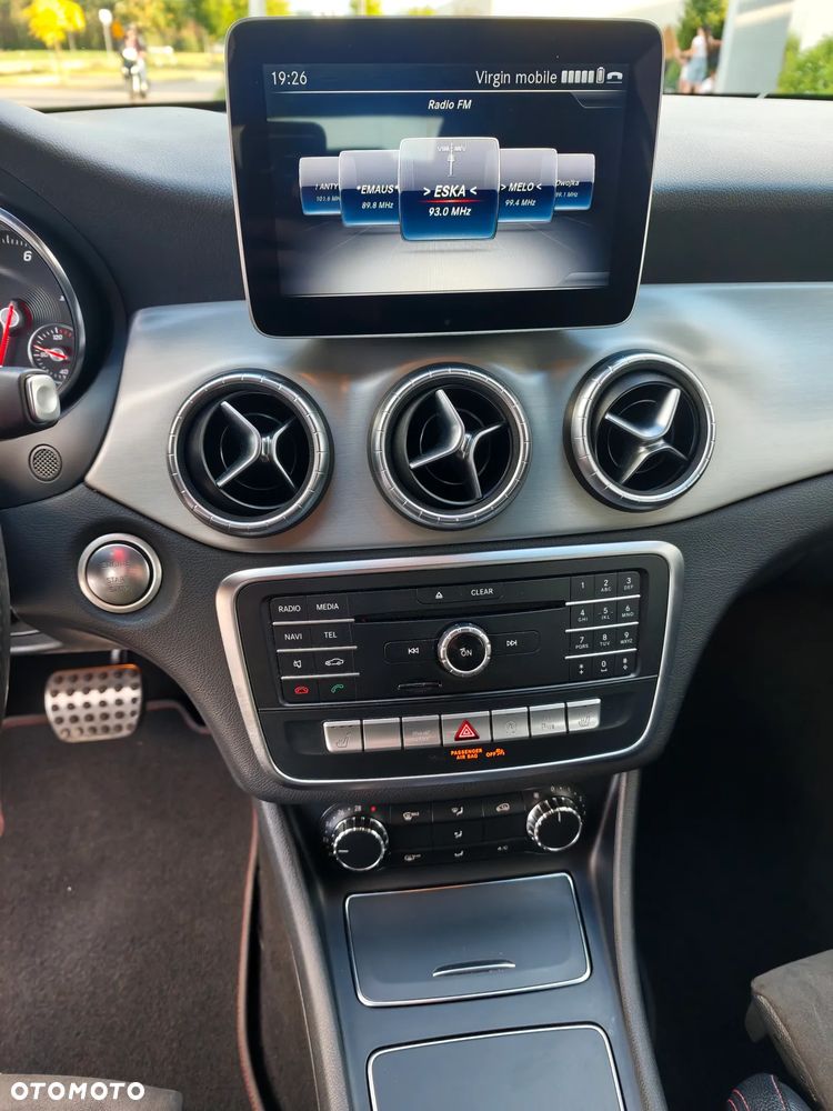 Mercedes-Benz CLA 180 7G-DCT AMG Line - 23