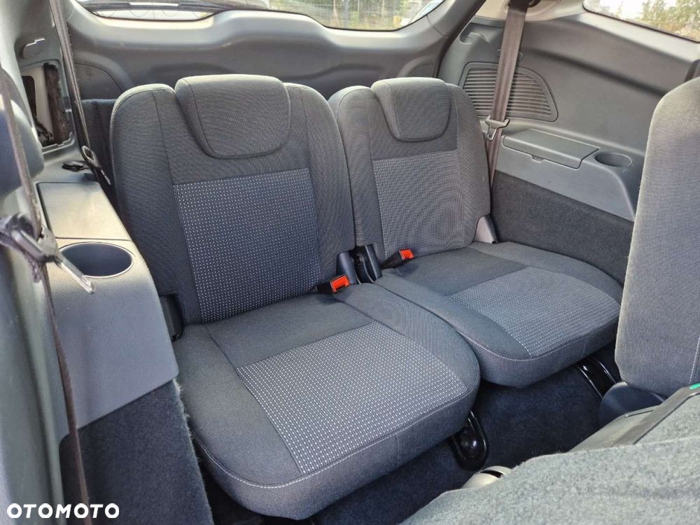 Ford Grand C-MAX - 20