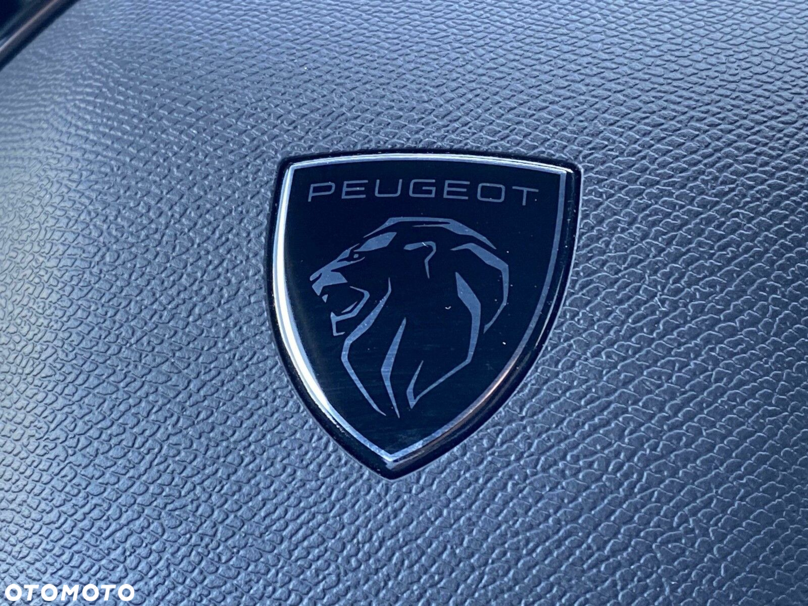 Peugeot 2008 PureTech 130 Allure S&S EAT8 - 25