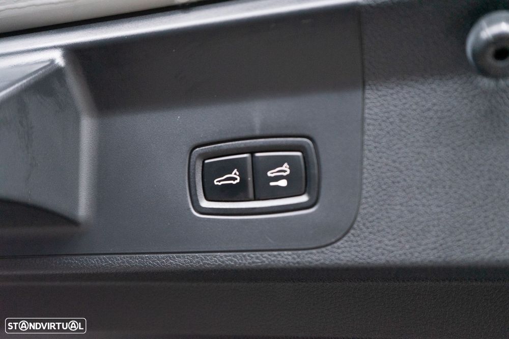 Porsche Panamera 4 E-Hybrid - 28