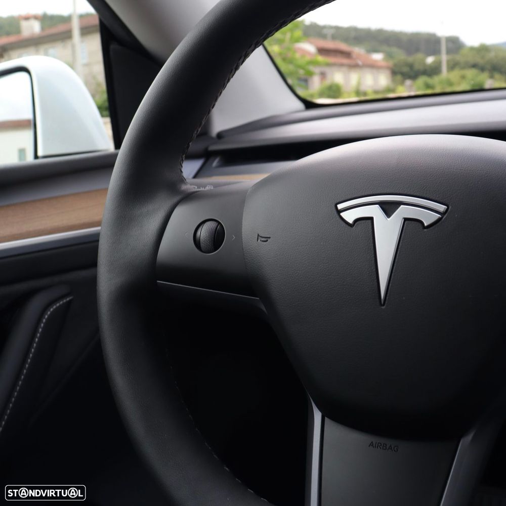 Tesla Model Y Long Range Dual Motor AWD - 18