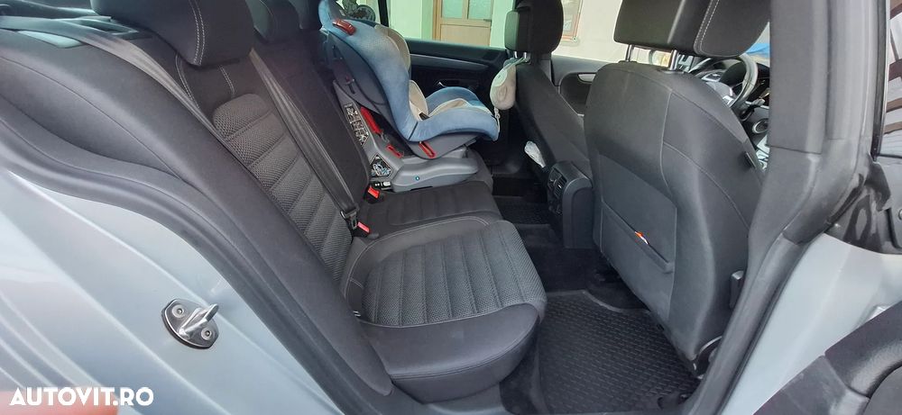 Volkswagen Passat CC - 11