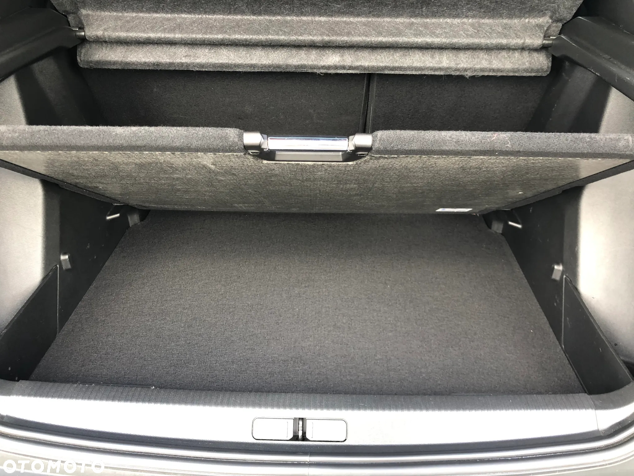 Peugeot 2008 1.2 PureTech Allure S&S EAT8 - 33