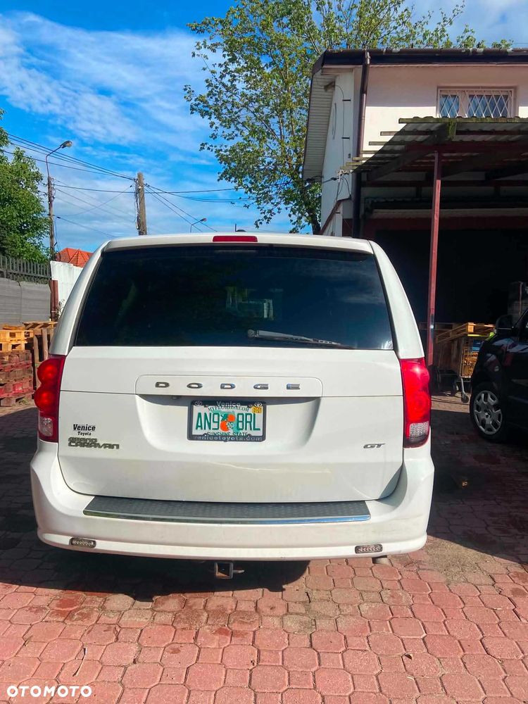 Dodge Grand Caravan - 2