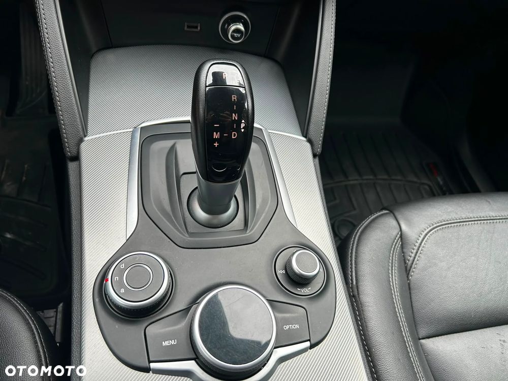 Alfa Romeo Stelvio 2.0 Turbo 16V AT8-Q4 Ti - 25