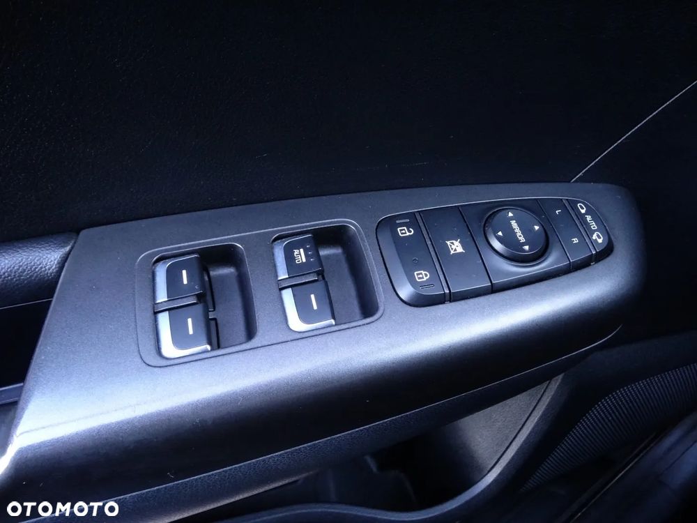 Kia Sportage 1.7 CRDI 2WD Dream-Team Edition - 33