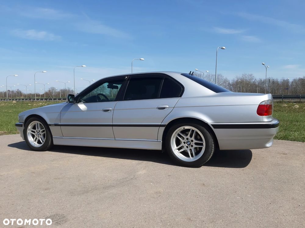 BMW Seria 7 740i - 11