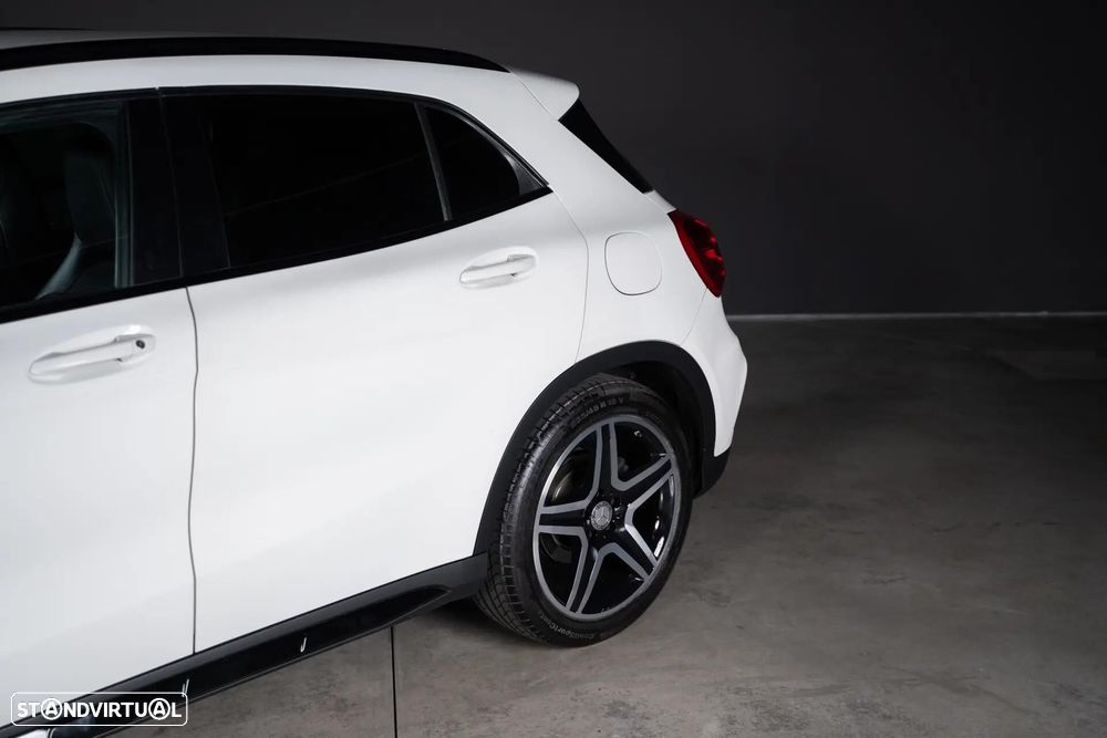 Mercedes-Benz GLA 200 - 11
