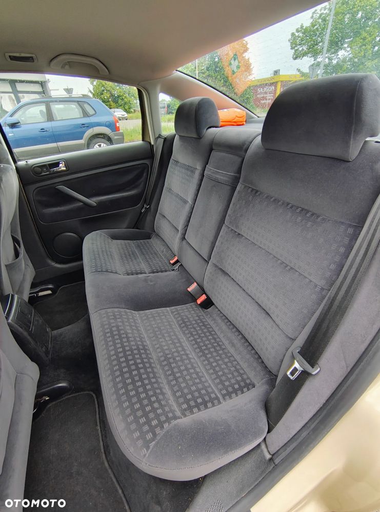 Volkswagen Passat 2.0 Comfortline - 14