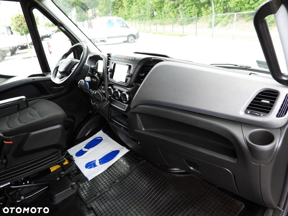 Iveco DAILY 35S18 KONTENER WINDA 8 PALET WEBASTO TEMPOMAT NAWIGACJA LEDY PNEUMATYKA KLIMATYZACJA  180KM - 37